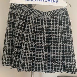 Banana Republic Pleated Patterned Skirt